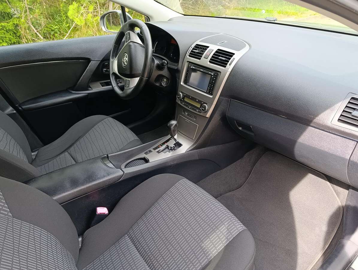 Toyota Avensis 2011 — photo 5