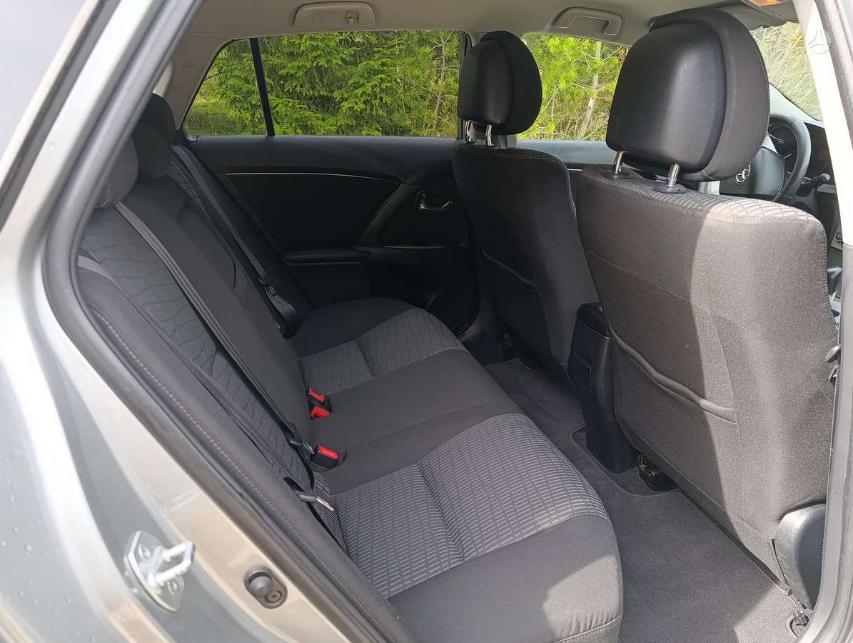 Toyota Avensis 2011 — photo 6