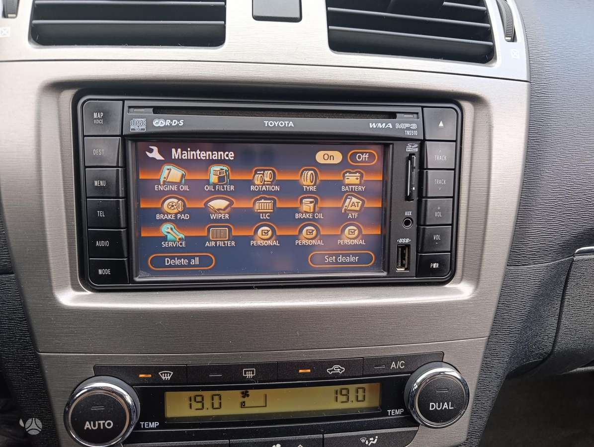 Toyota Avensis 2011 — photo 7
