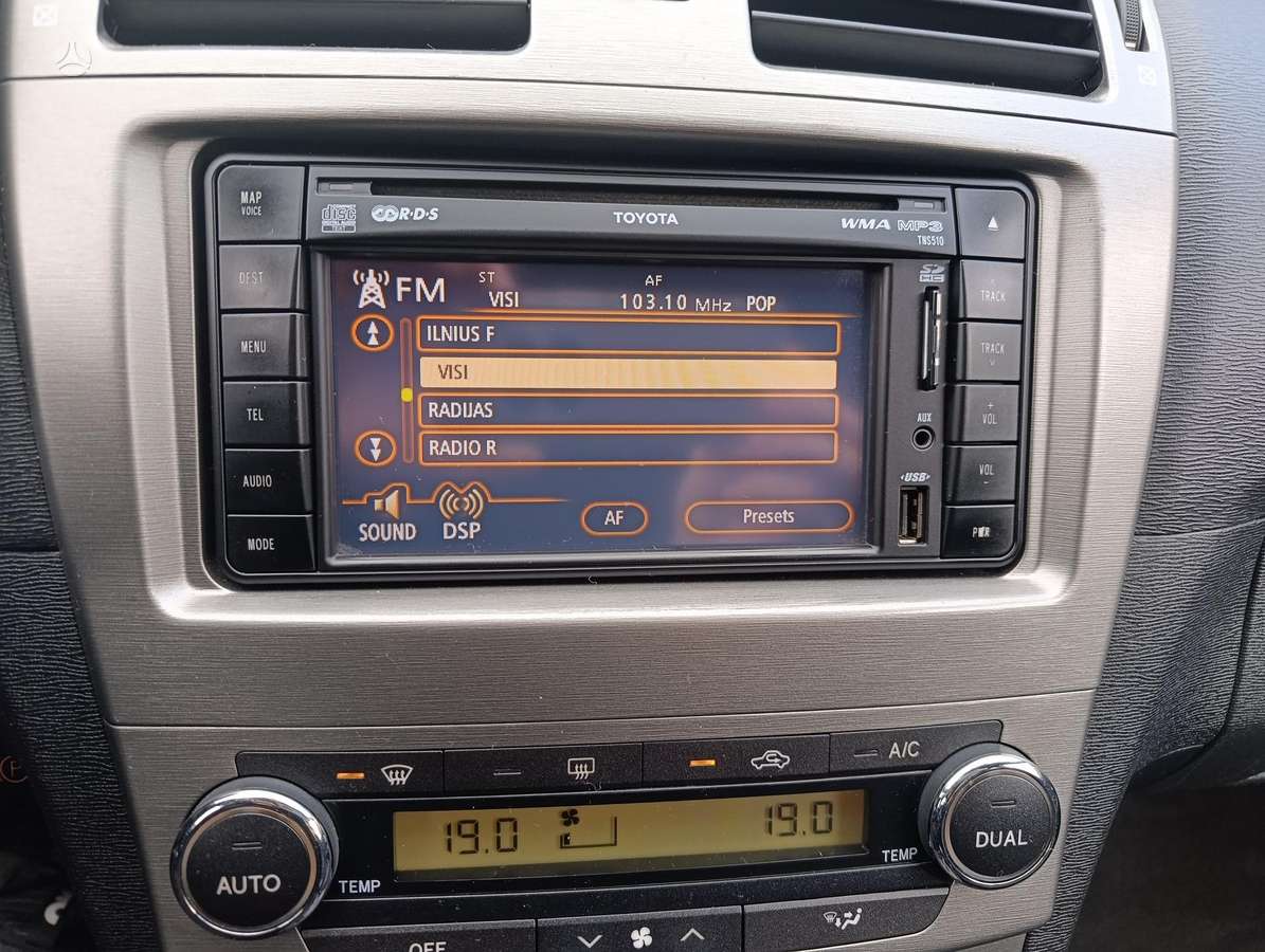 Toyota Avensis 2011 — photo 9