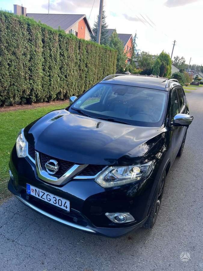 Nissan X-Trail 2015 — engine 1598 cm³, 131 HP (96kW)