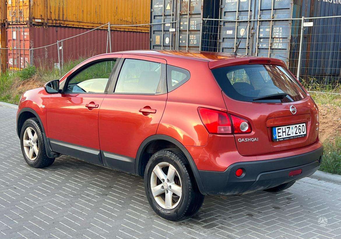 Nissan Qashqai 2009 — rear view