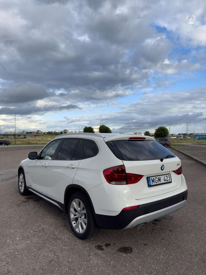 BMW X1 2012 — engine 1995 cm³, 143 HP (105kW)