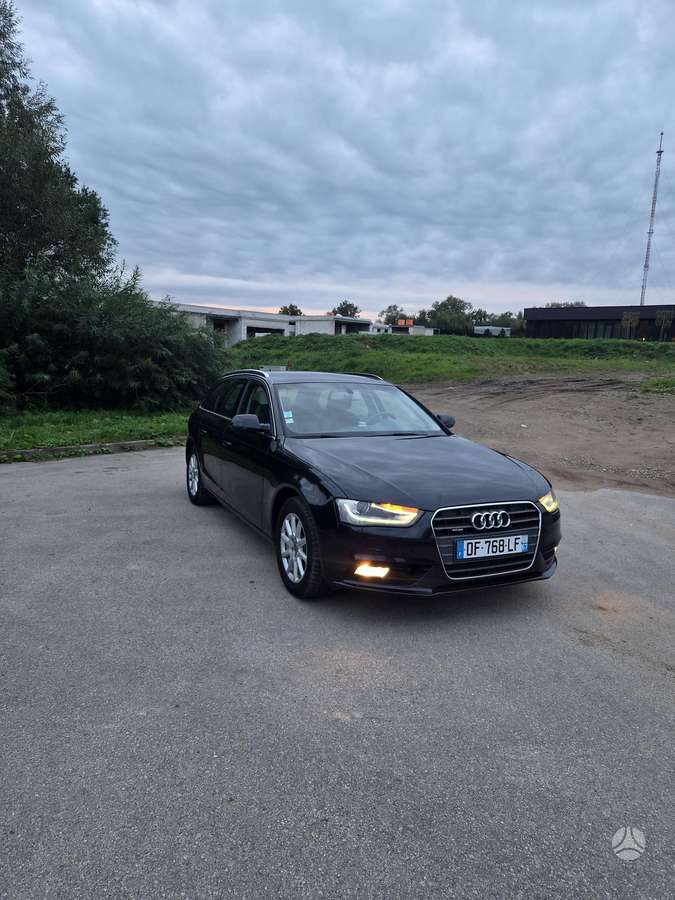 Audi A4 2014 — вигляд ззаду