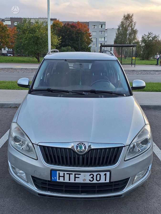 Skoda Fabia 2011 — вигляд ззаду