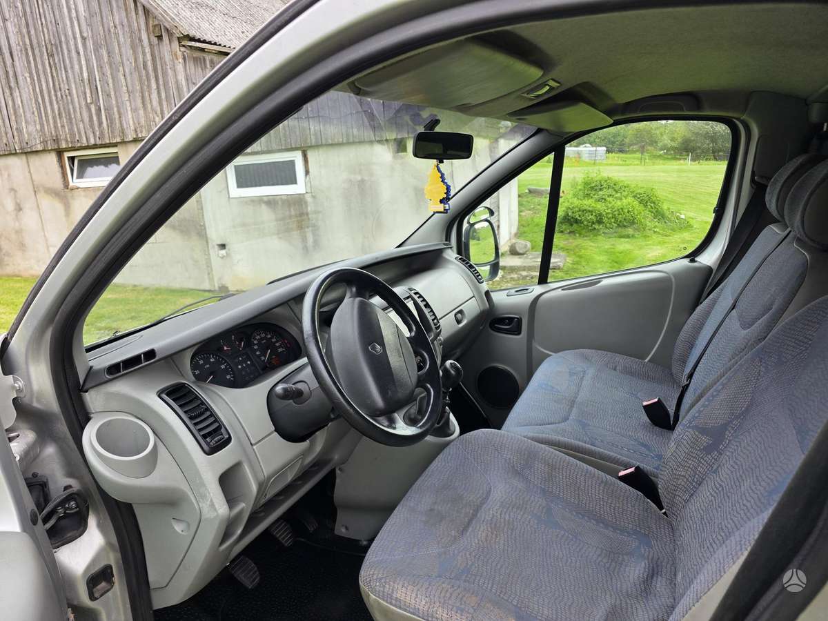 Renault Trafic 2004 — interior