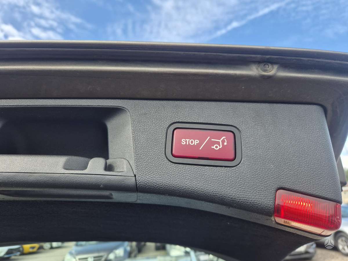 Mercedes-Benz E200 2011 — photo 10
