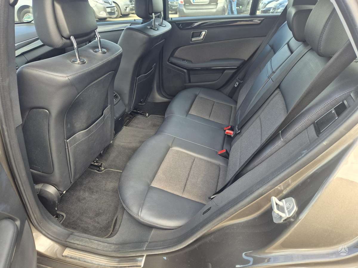 Mercedes-Benz E200 2011 — photo 15