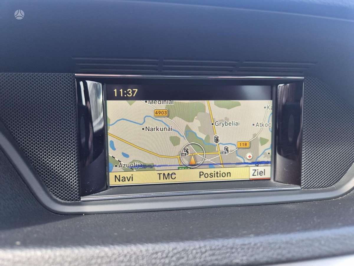 Mercedes-Benz E200 2011 — photo 22