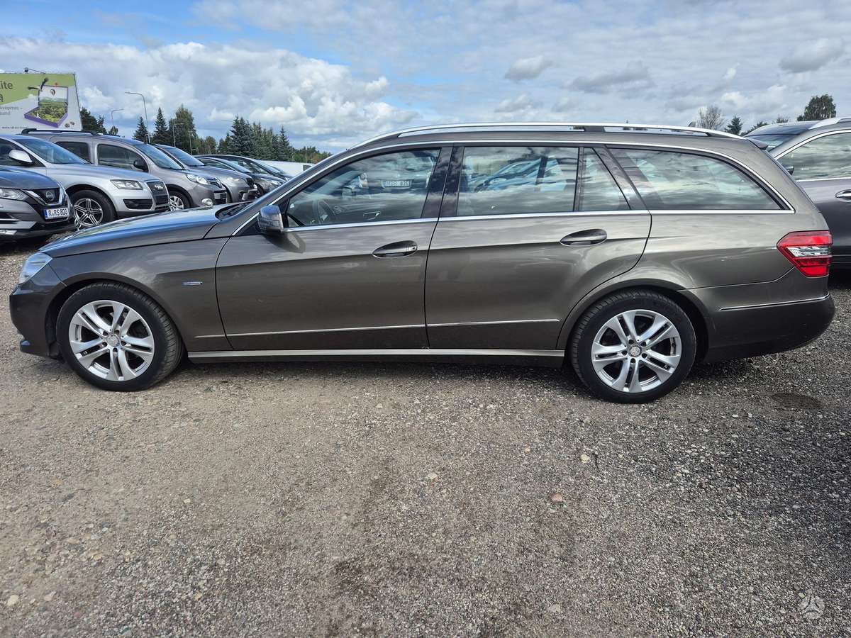 Mercedes-Benz E200 2011 — photo 5