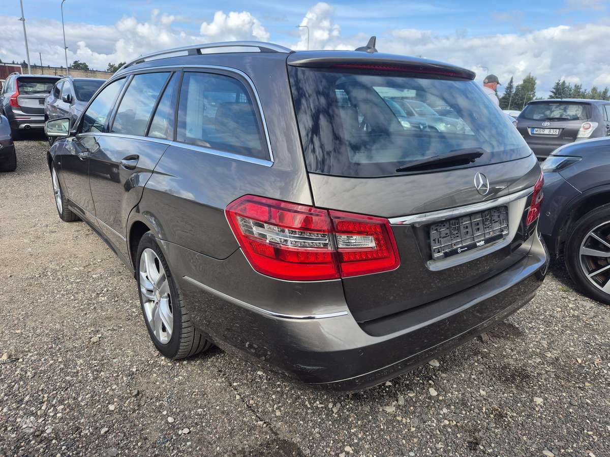 Mercedes-Benz E200 2011 — photo 6