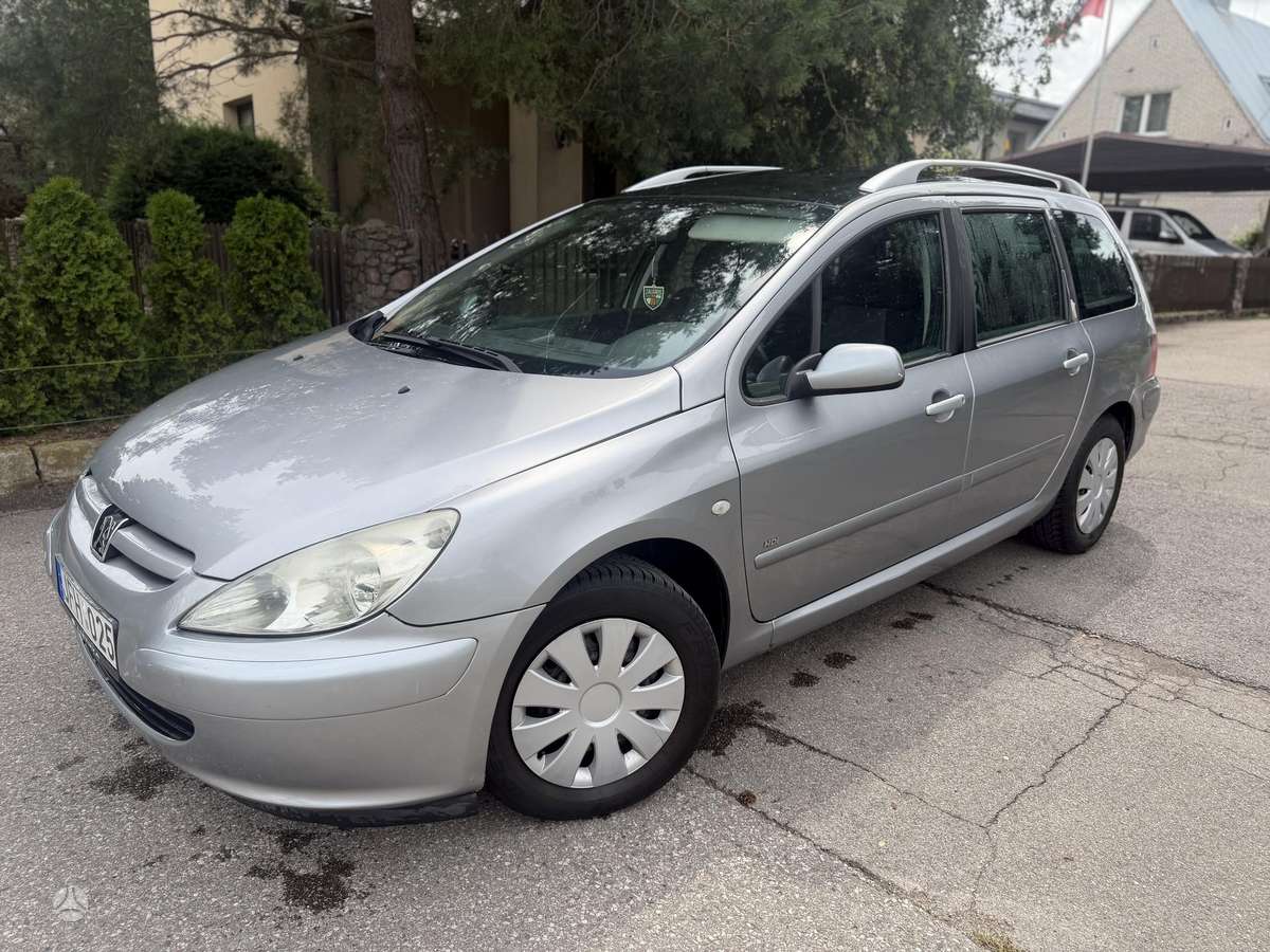 Peugeot 307 2005 — rear view