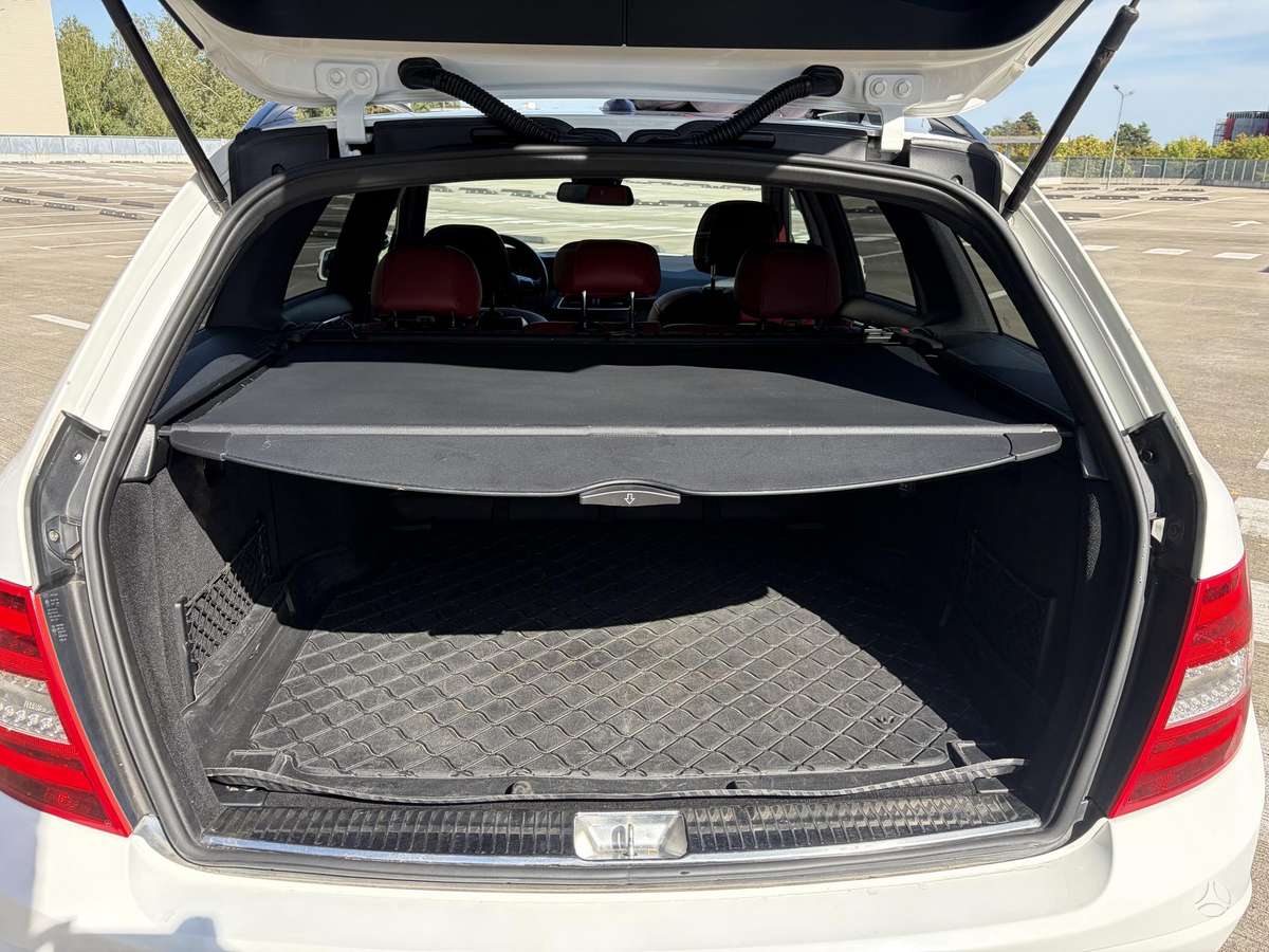 Mercedes-Benz C220 2012 — photo 11