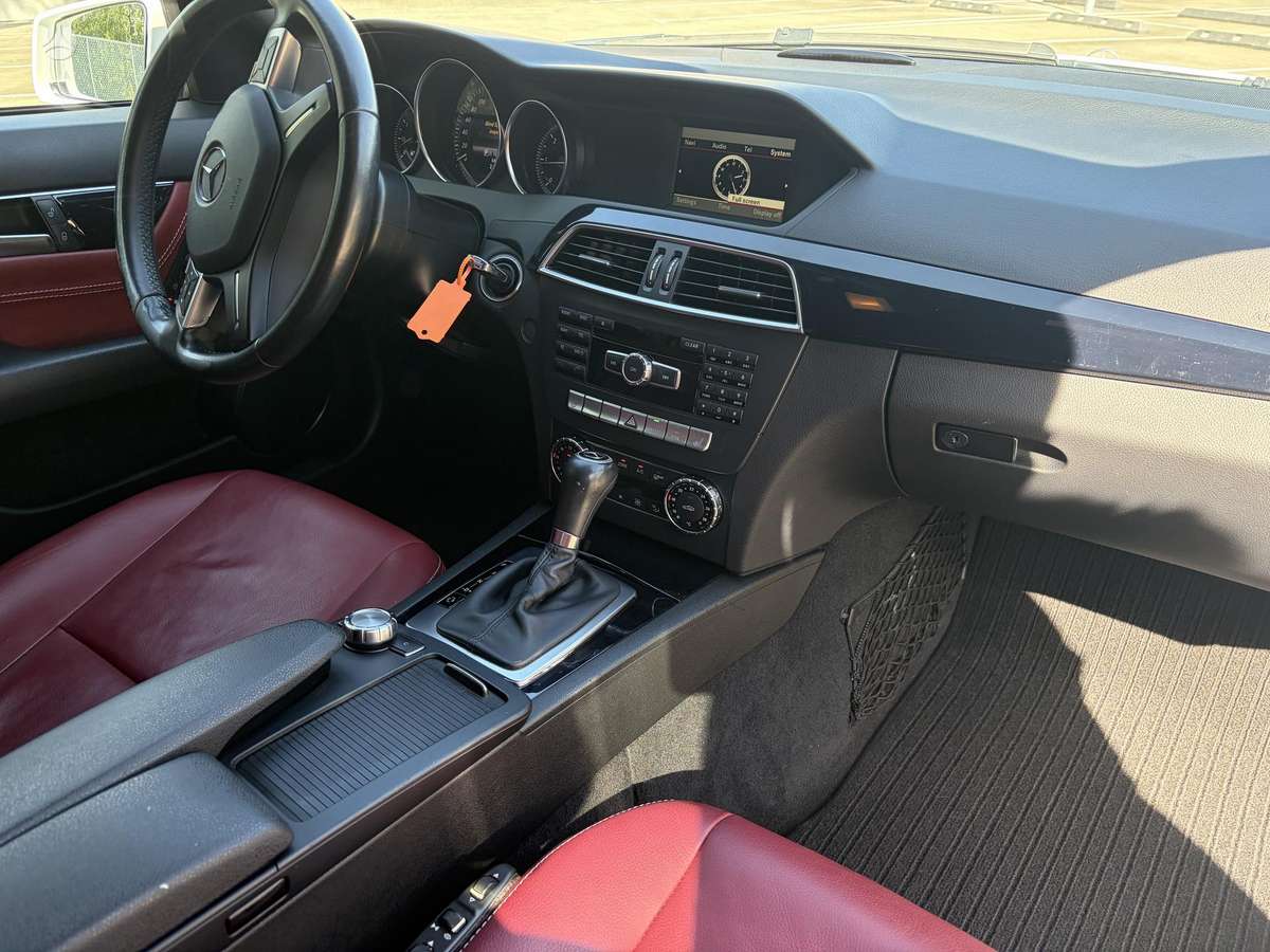 Mercedes-Benz C220 2012 — photo 12