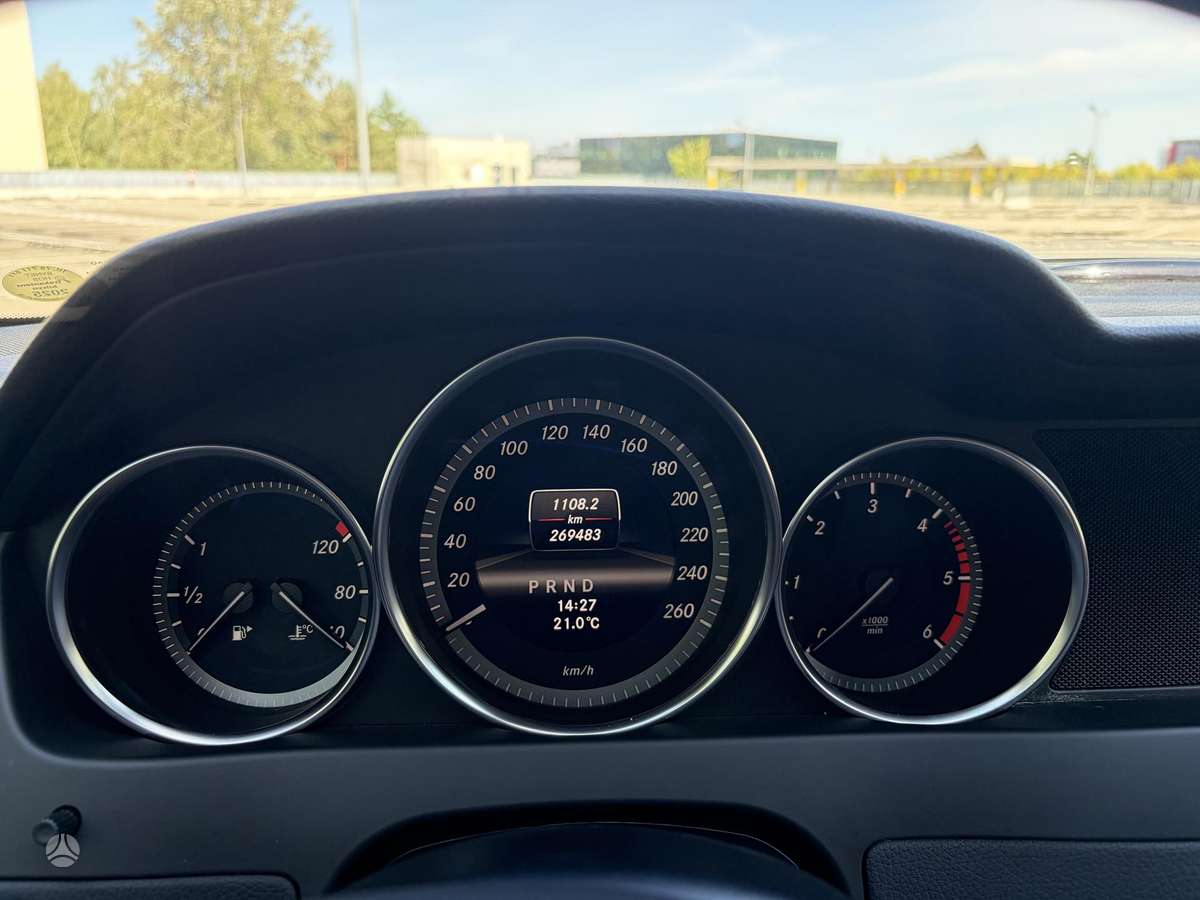 Mercedes-Benz C220 2012 — photo 17
