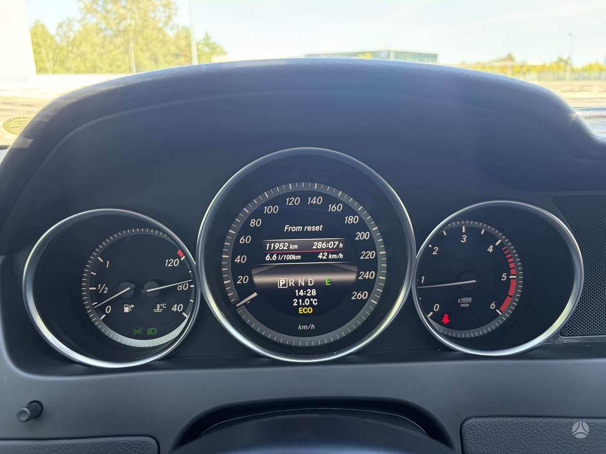 Mercedes-Benz C220 2012 — photo 18