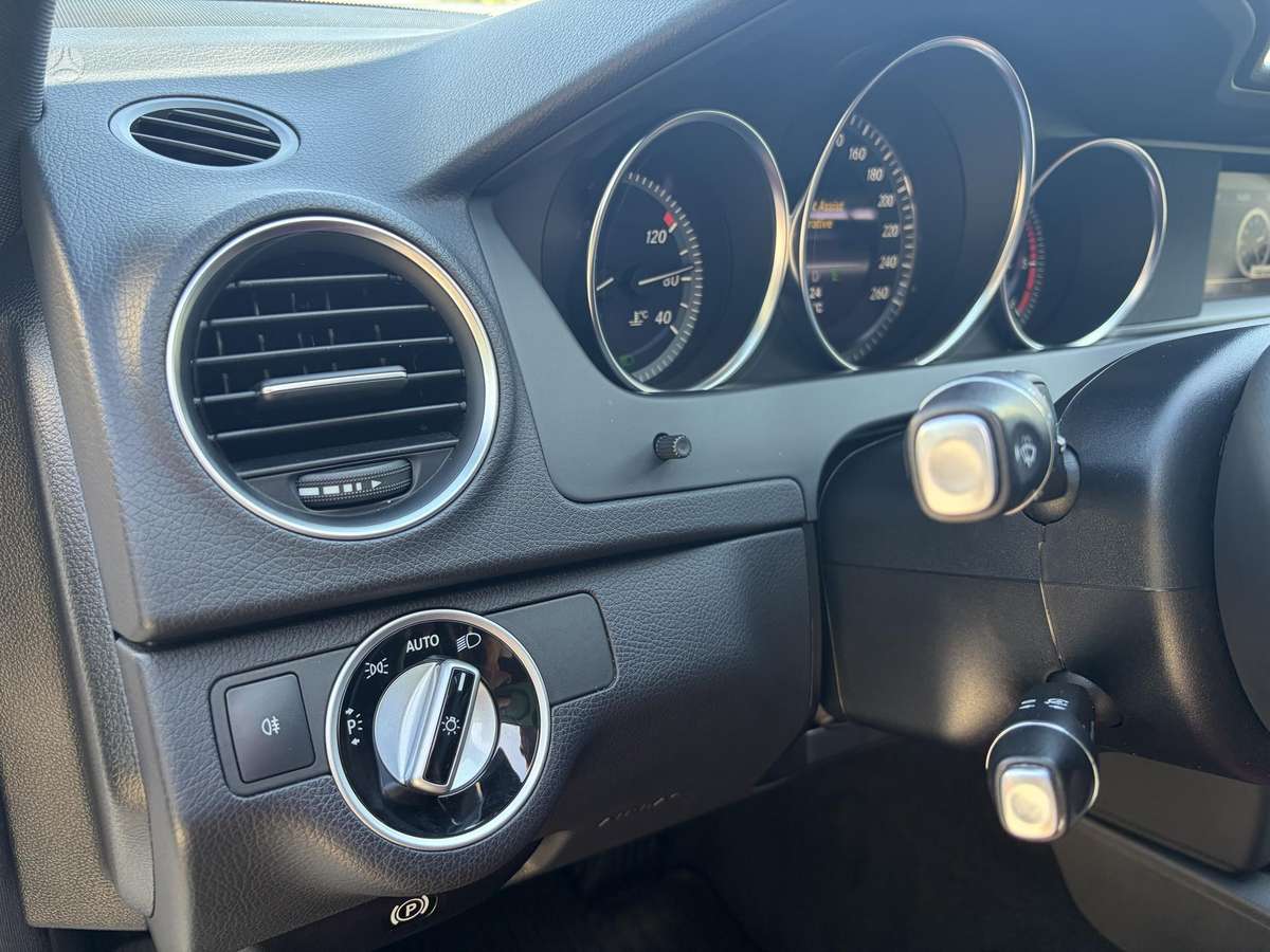 Mercedes-Benz C220 2012 — photo 19