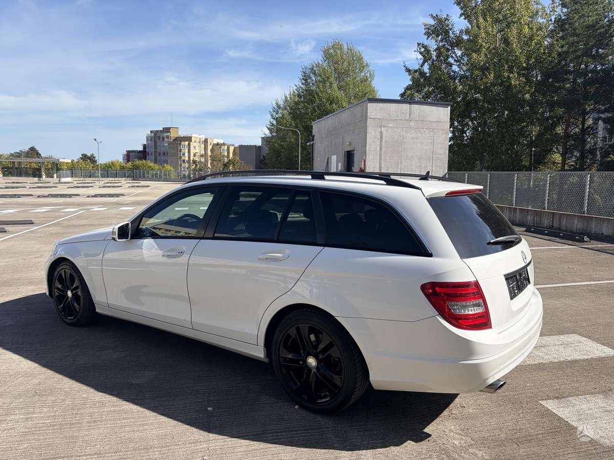 Mercedes-Benz C220 2012 — rear view