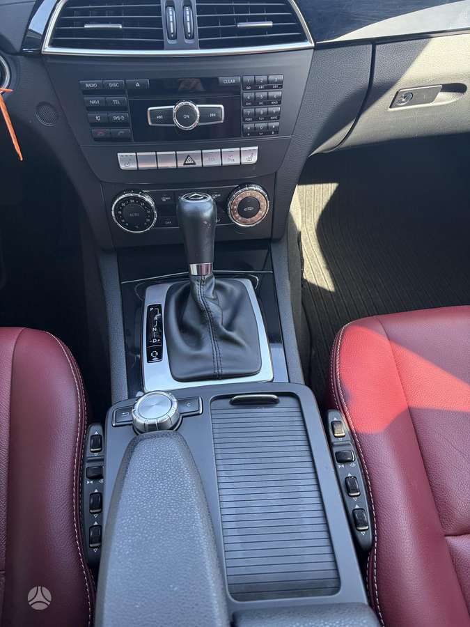 Mercedes-Benz C220 2012 — photo 21