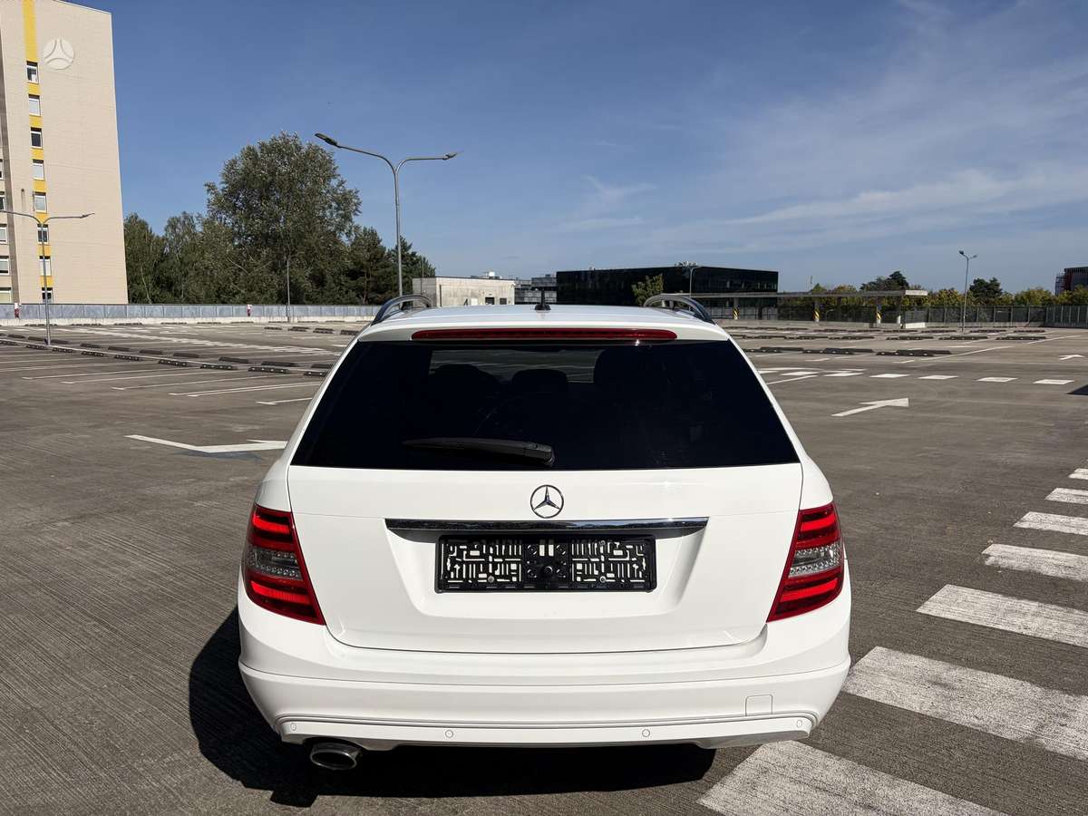 Mercedes-Benz C220 2012 — interior