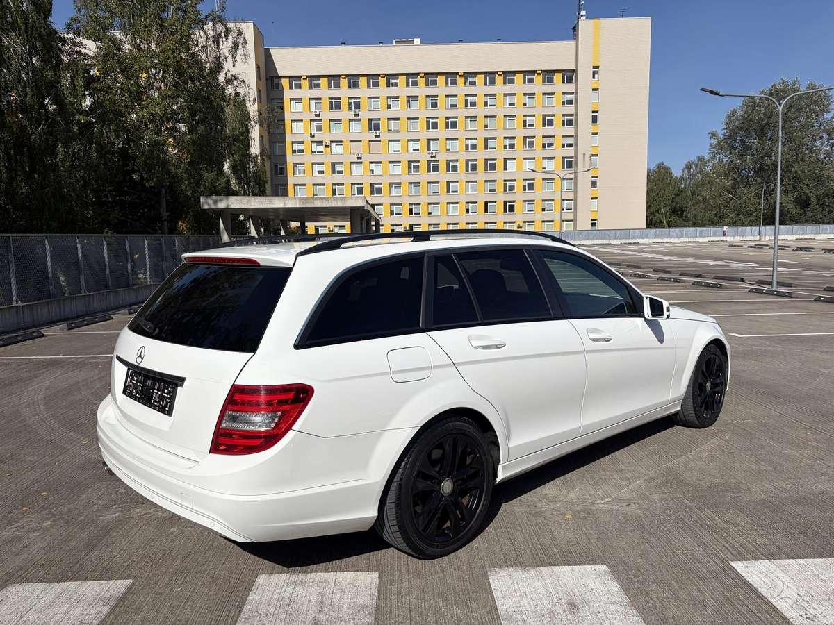 Mercedes-Benz C220 2012 — engine 170 HP (125kW)