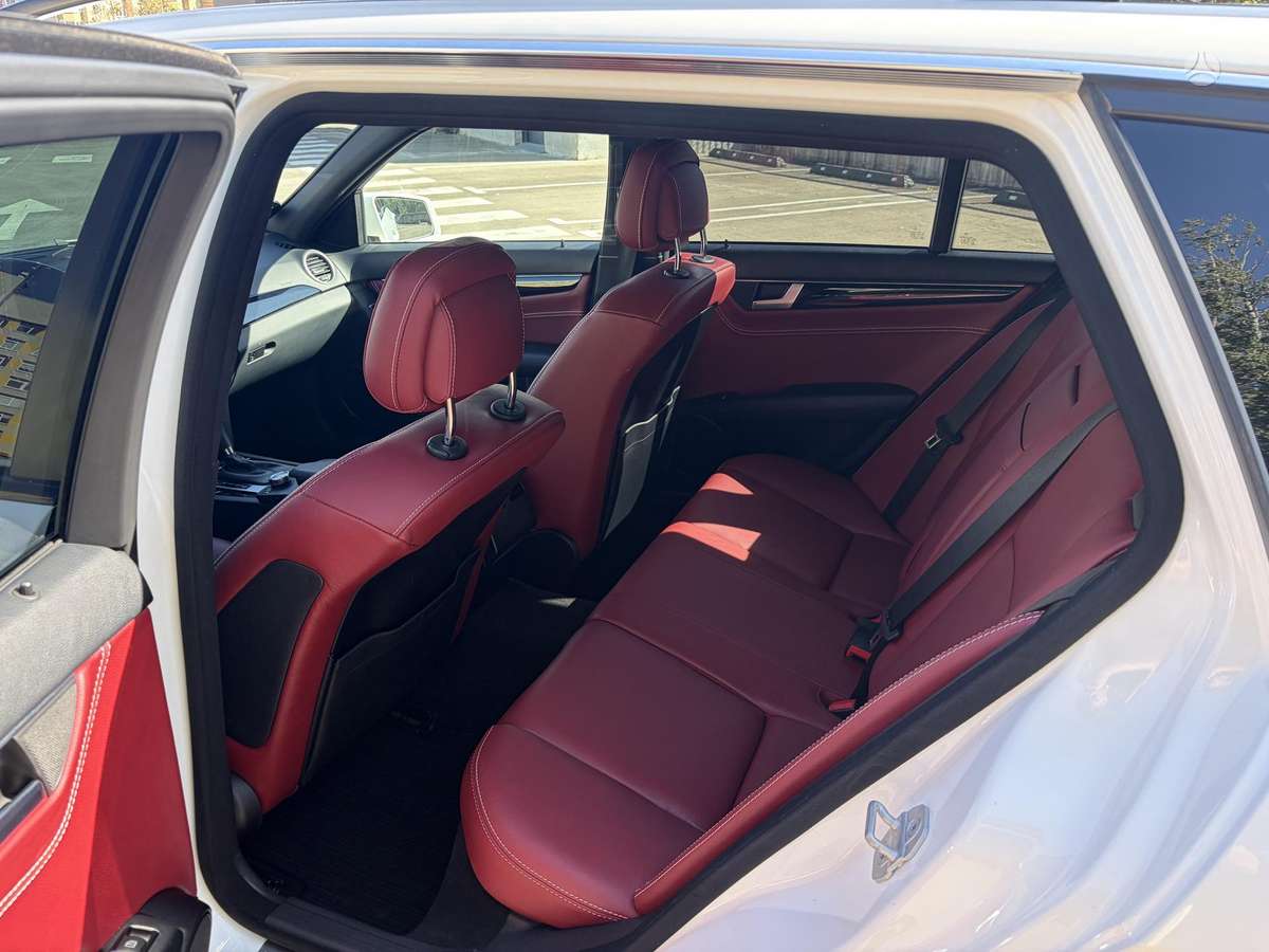 Mercedes-Benz C220 2012 — photo 9