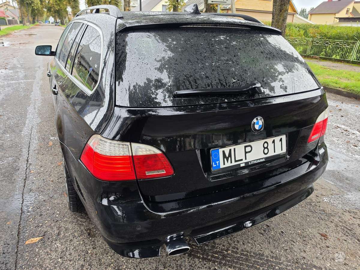 BMW 520 2008 — rear view