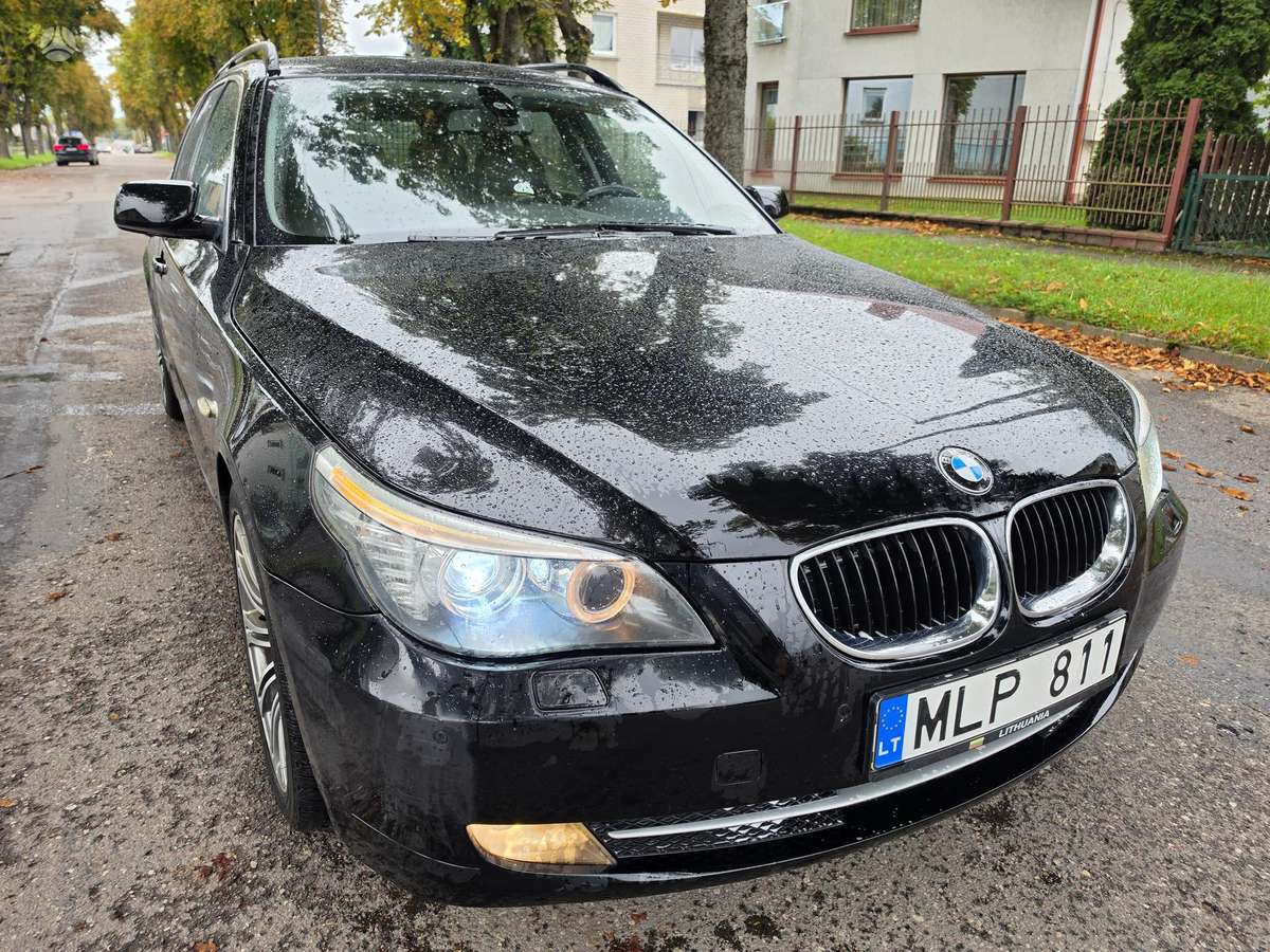 BMW 520 2008 — interior