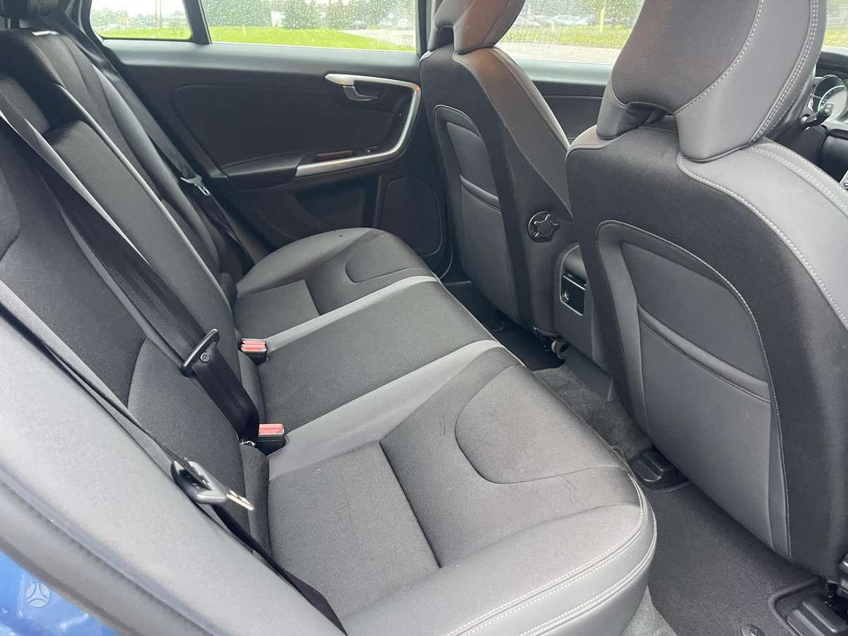 Volvo V60 2014 — photo 28