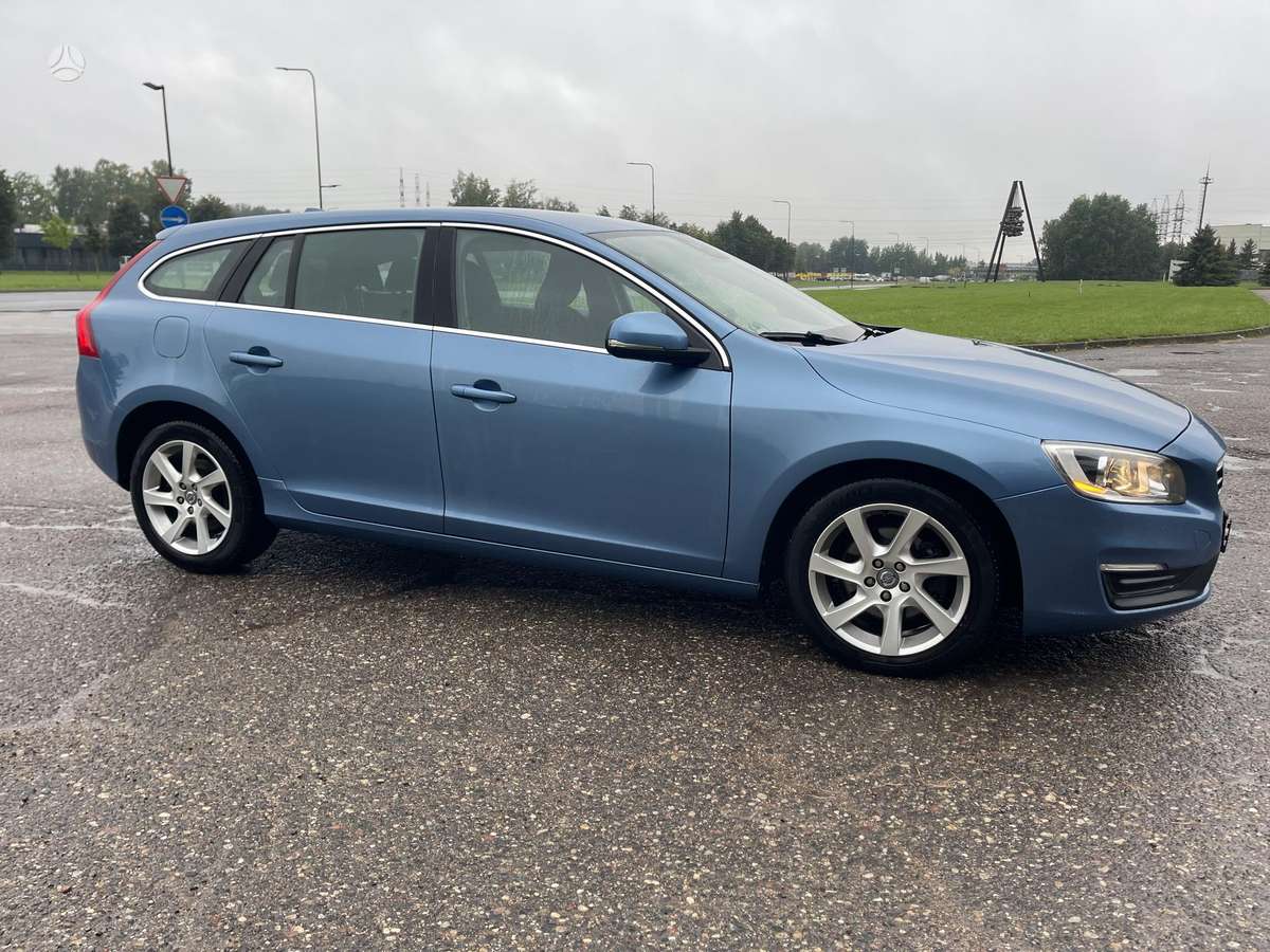 Volvo V60 2014 — interior