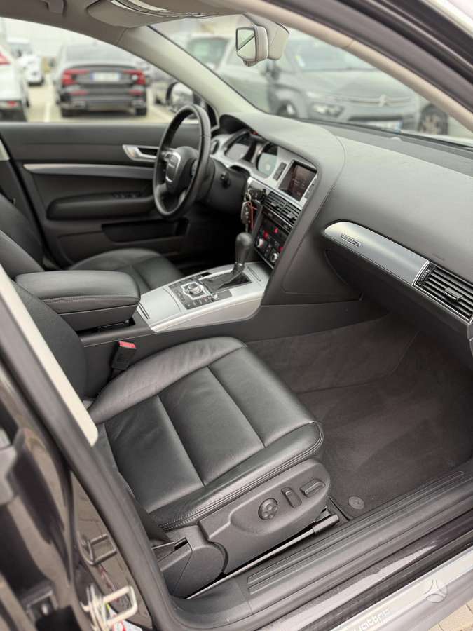 Audi A6 2010 — photo 17