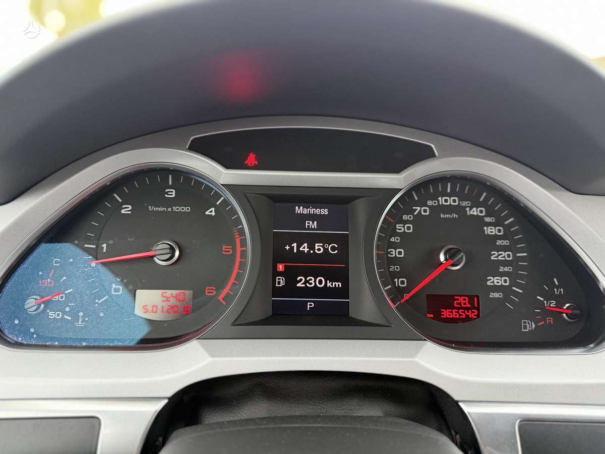 Audi A6 2010 — photo 18