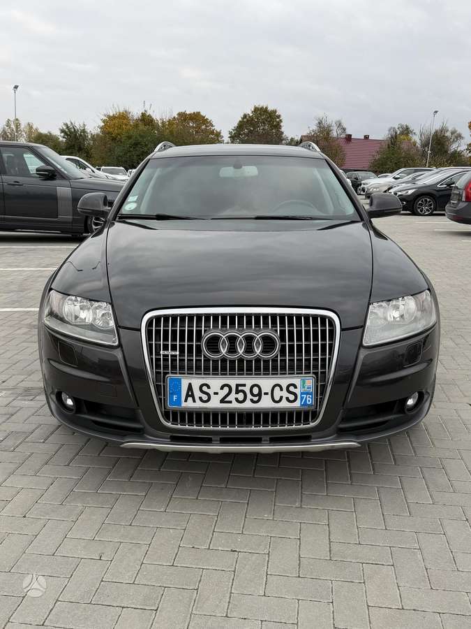 Audi A6 2010 — interior
