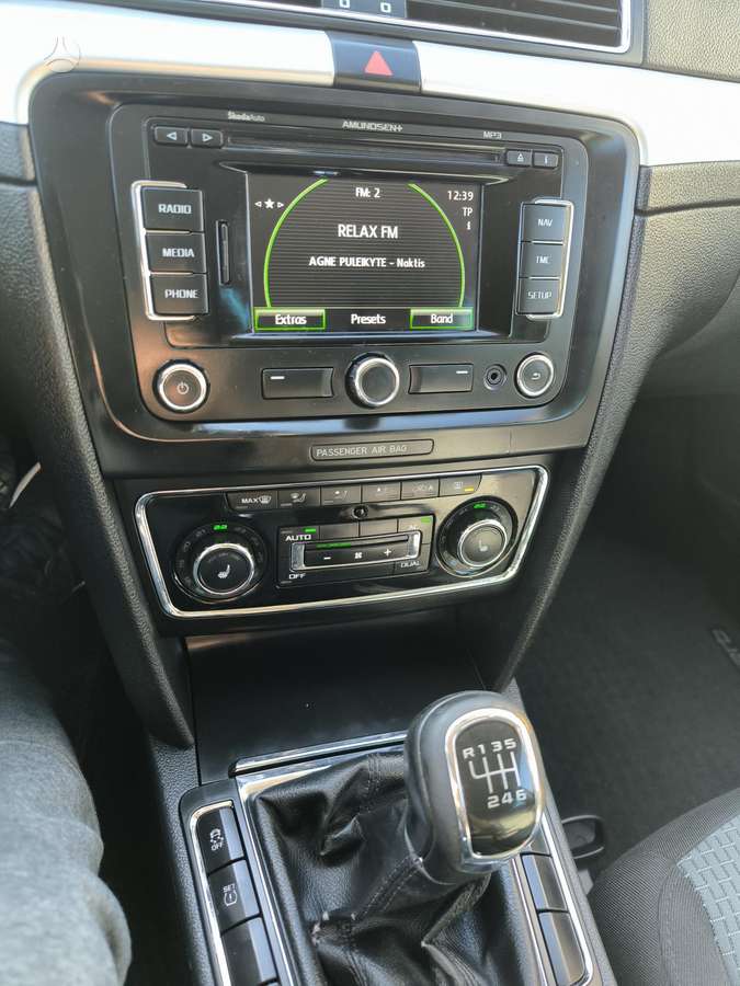 Skoda Superb 2010 — photo 18
