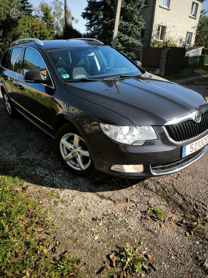 Skoda Superb 2010 — rear view