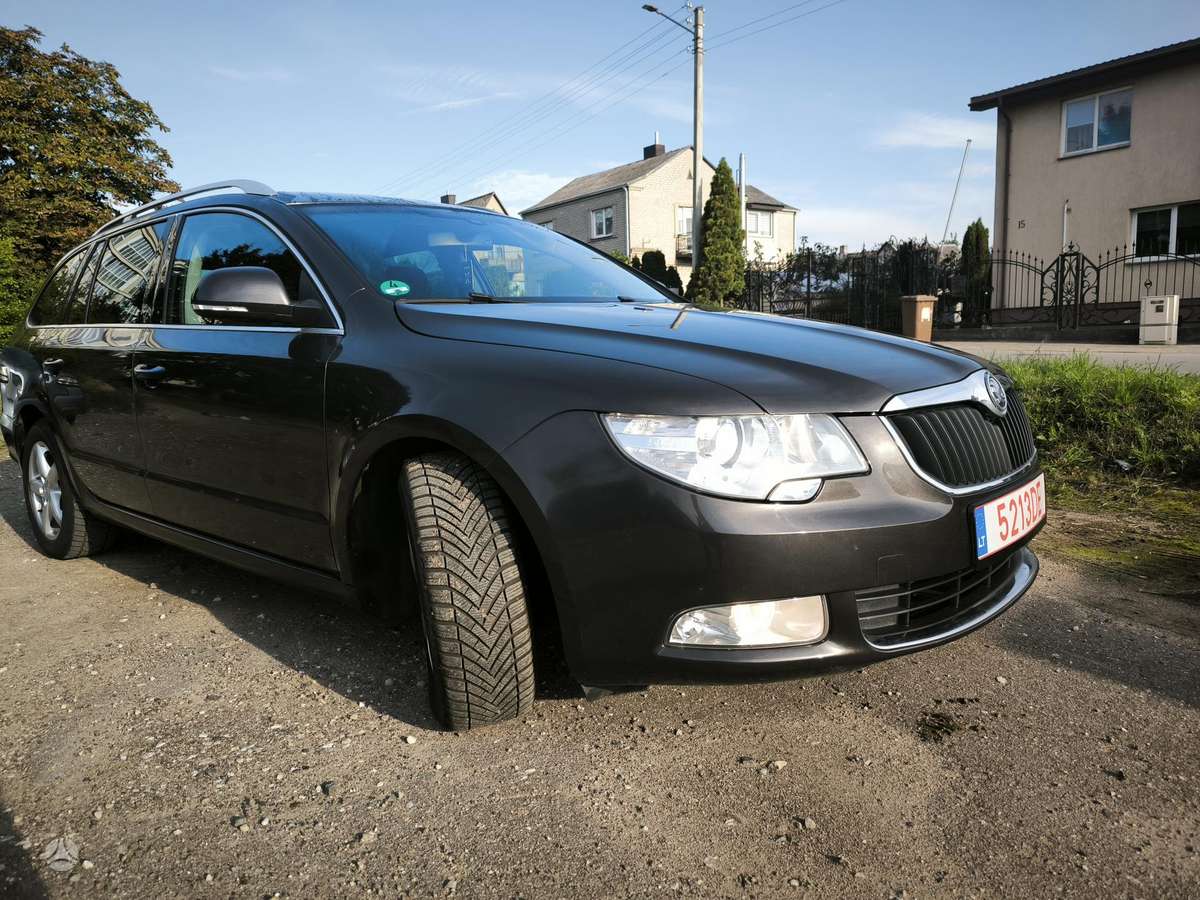 Skoda Superb 2010 — photo 8