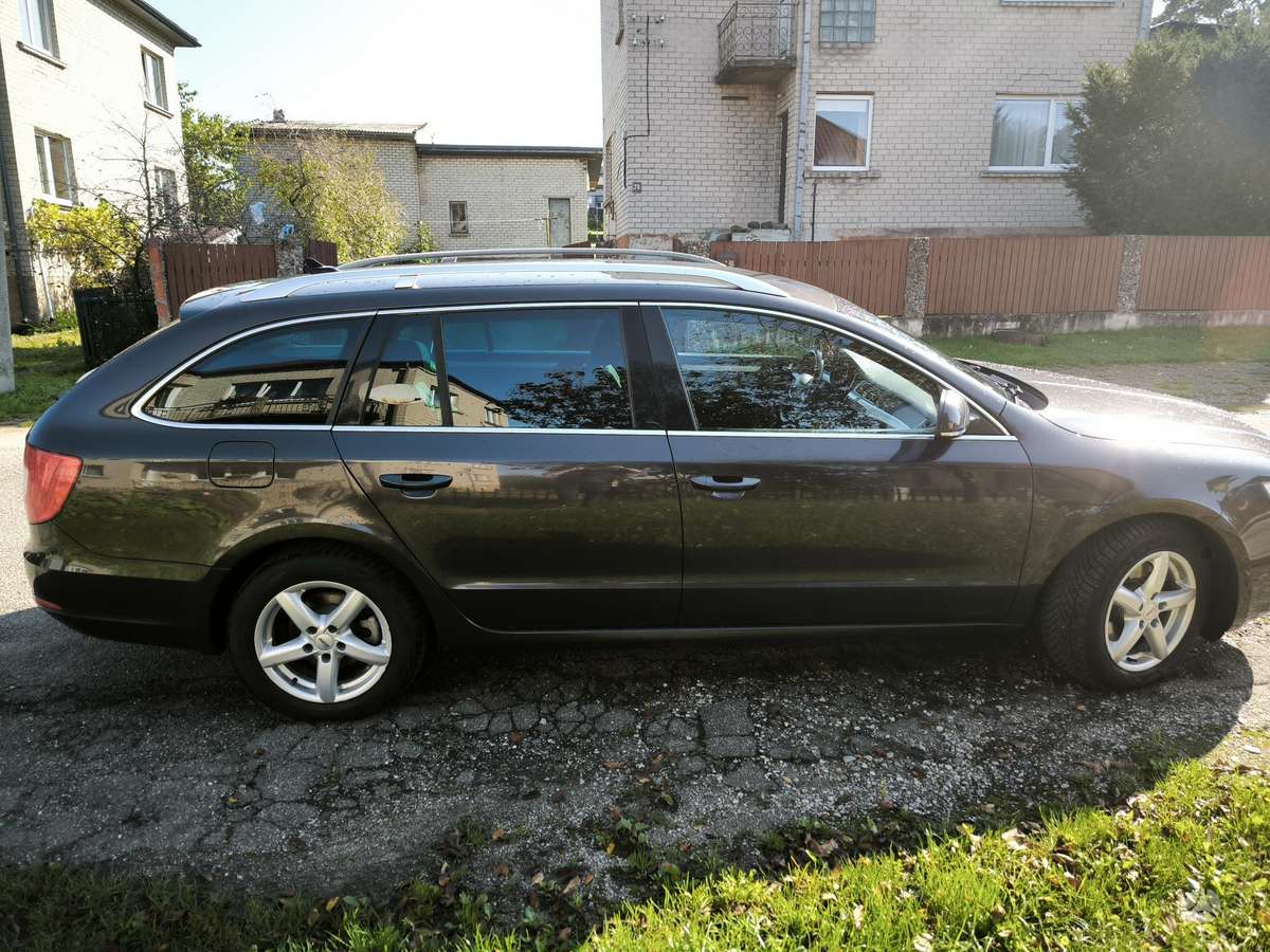 Skoda Superb 2010 — photo 9