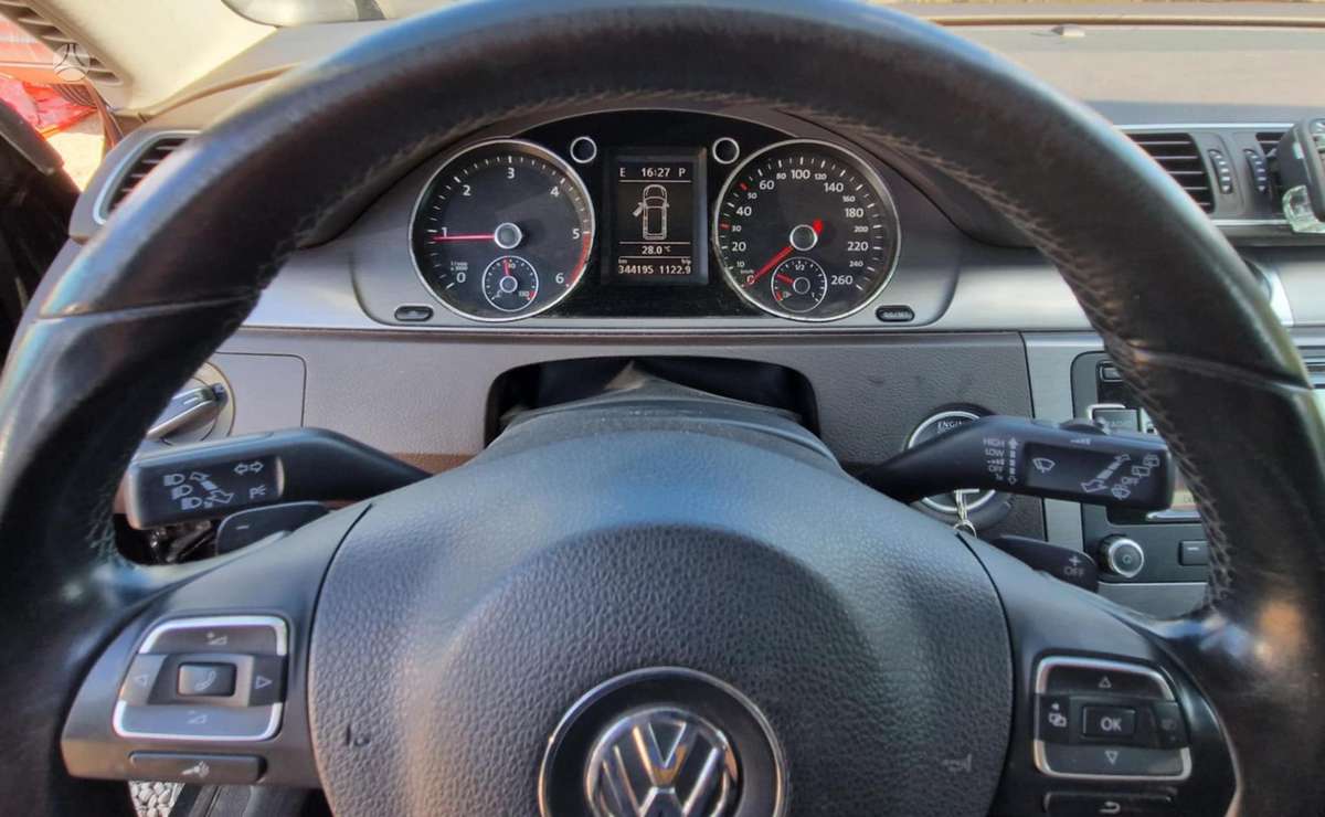 Volkswagen Passat 2011 — engine 1968 cm³, 140 HP (103kW)
