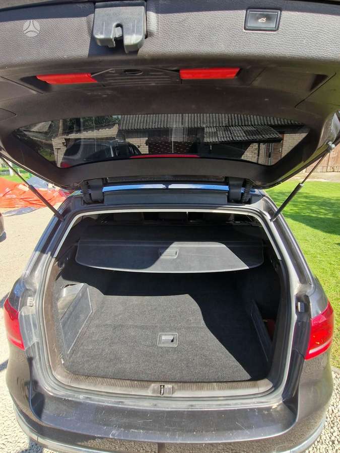 Volkswagen Passat 2011 — photo 8