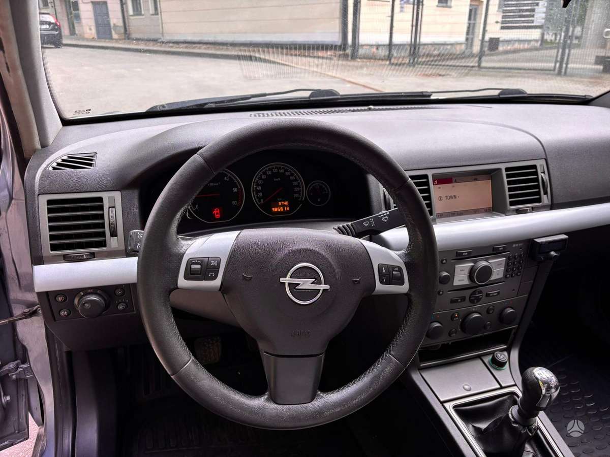 Opel Vectra 2005 — photo 10
