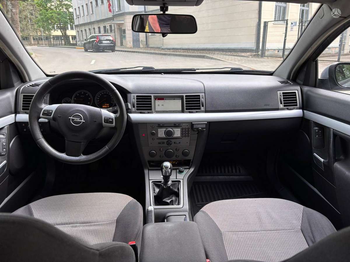 Opel Vectra 2005 — photo 12