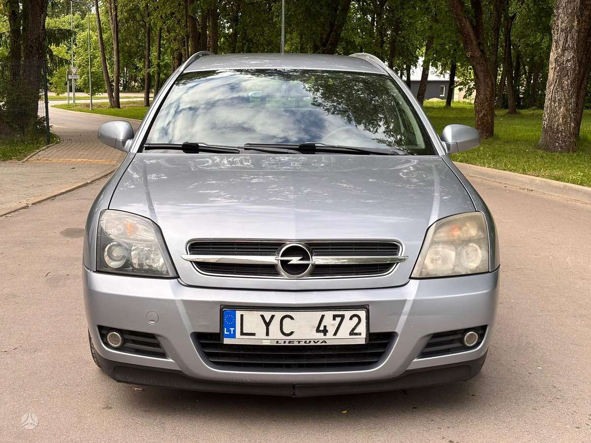 Opel Vectra 2005 — rear view