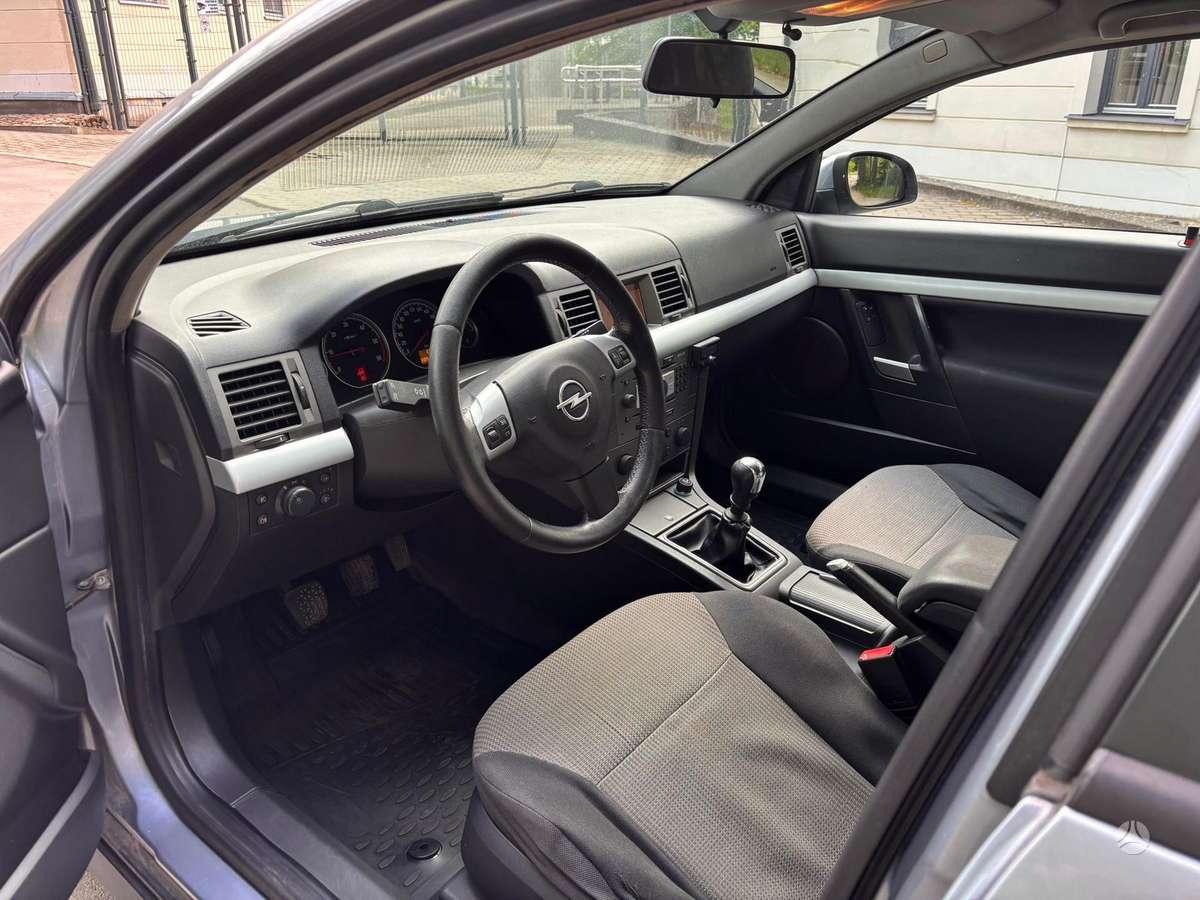 Opel Vectra 2005 — photo 9
