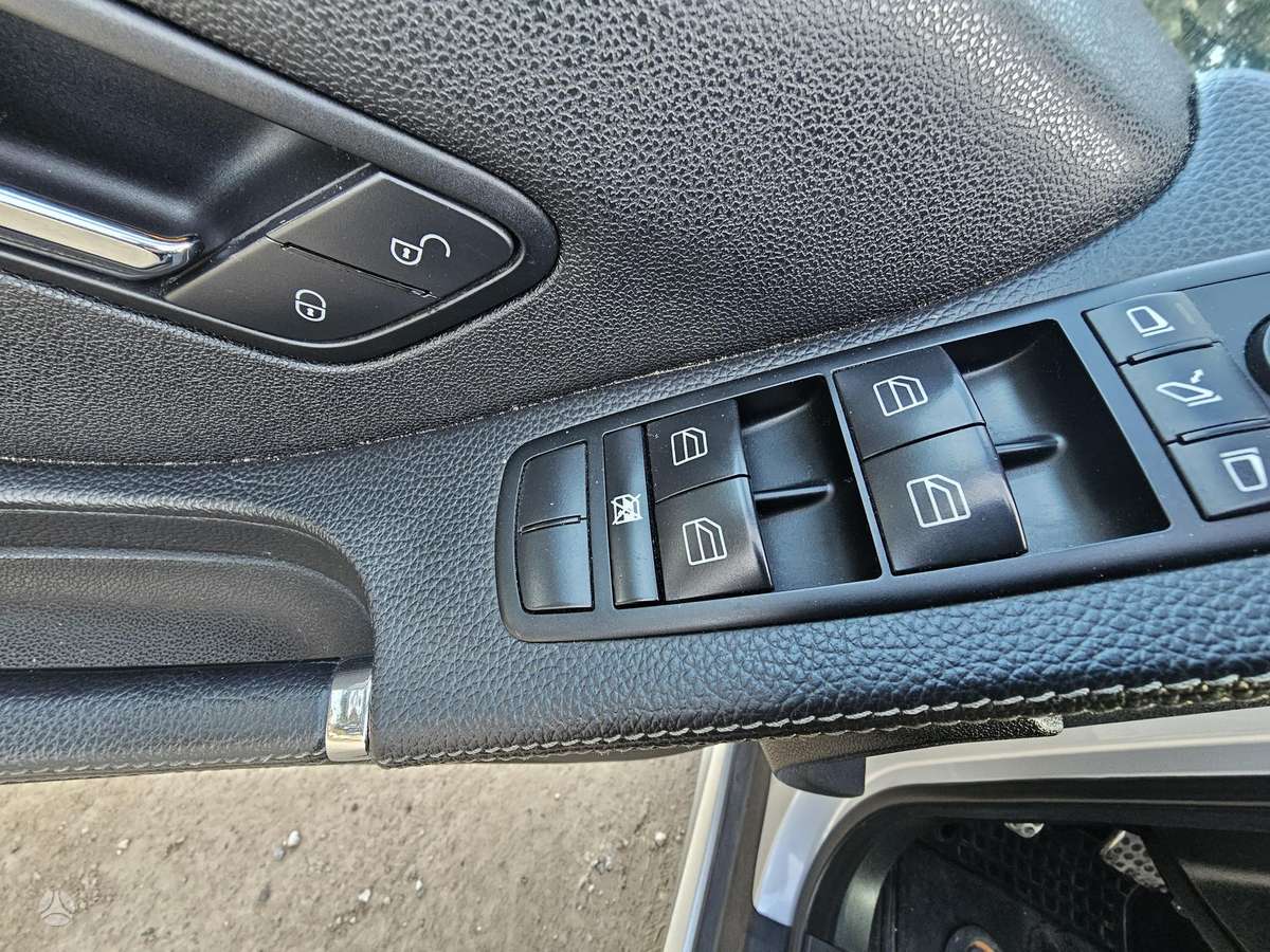 Mercedes-Benz R320 2006 — photo 29