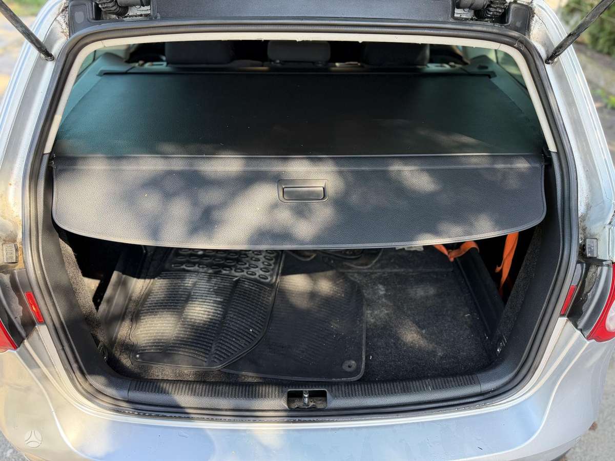 Volkswagen Passat 2010 — photo 12