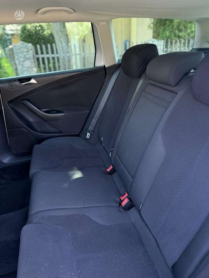 Volkswagen Passat 2010 — photo 18
