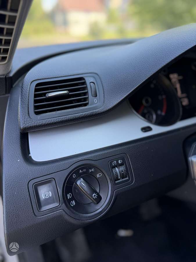 Volkswagen Passat 2010 — photo 19
