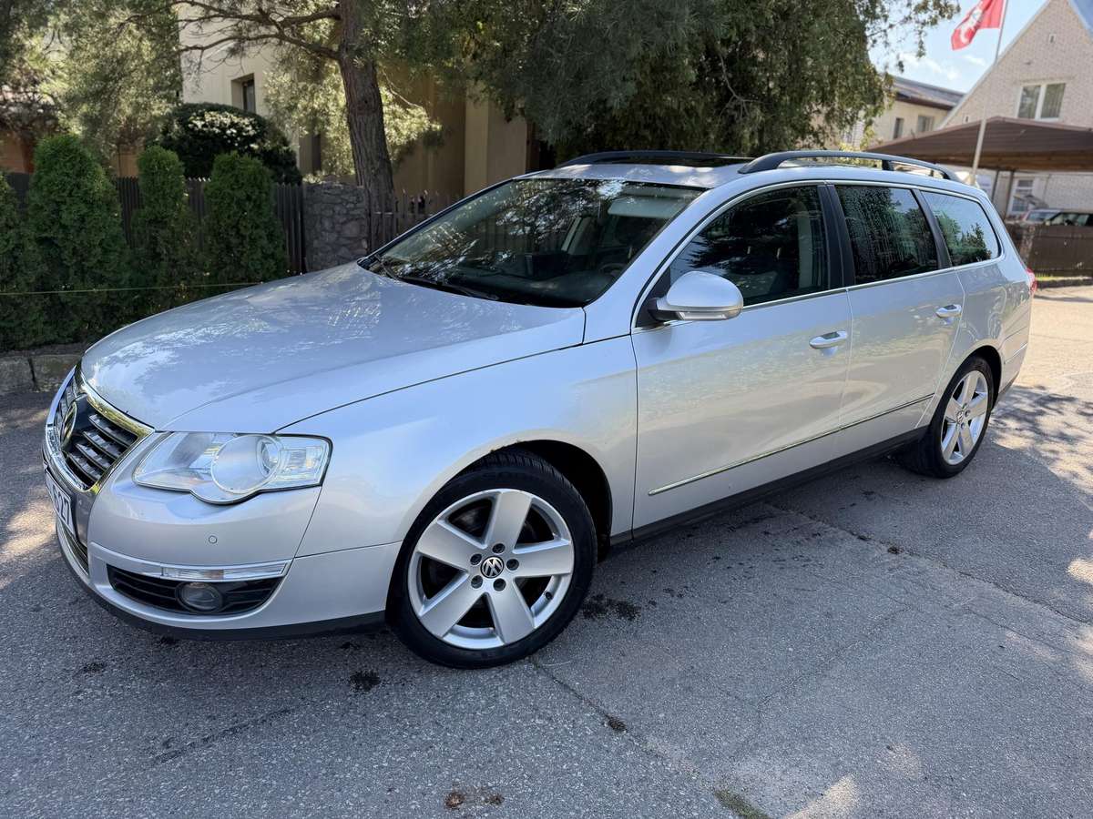 Volkswagen Passat 2010 — rear view