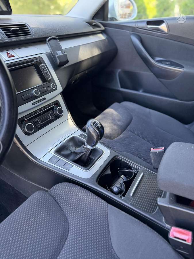Volkswagen Passat 2010 — photo 20