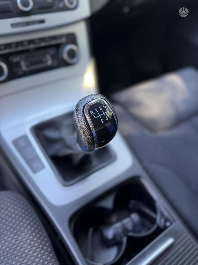Volkswagen Passat 2010 — photo 22